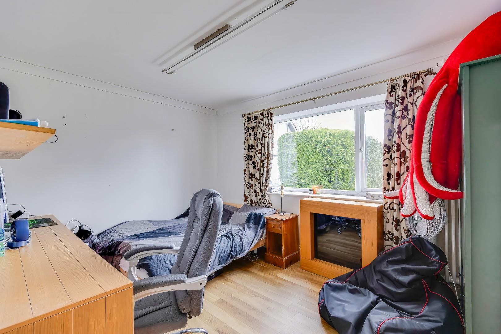 76 South Road, Sully, CF64 5SL